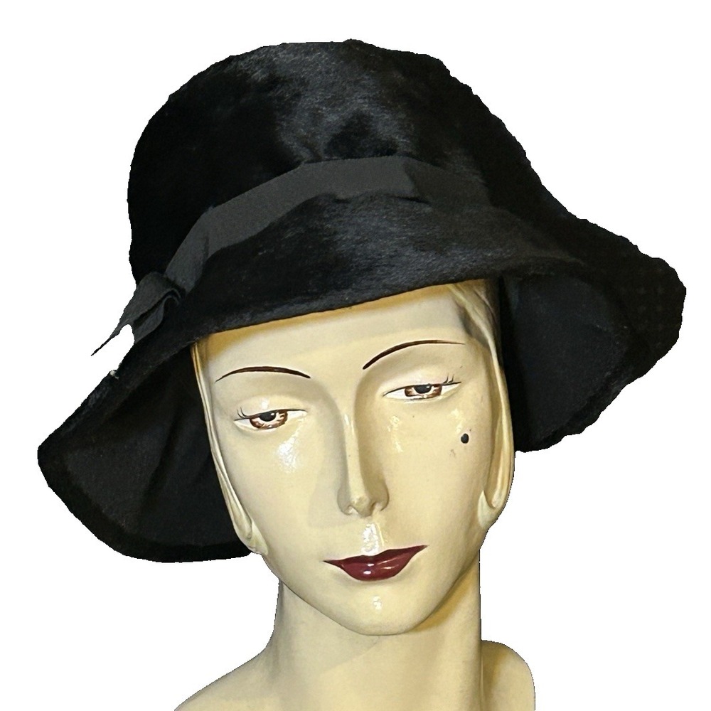 Vintage Women's Black Faux Fur Felt Cloche Hat with Side Bow